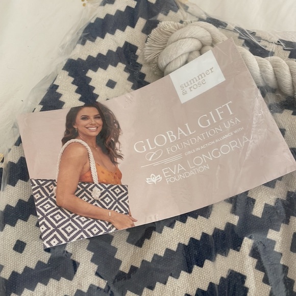 Summer and Rose Navy Diamond Beach Tote - Picture 2 of 6